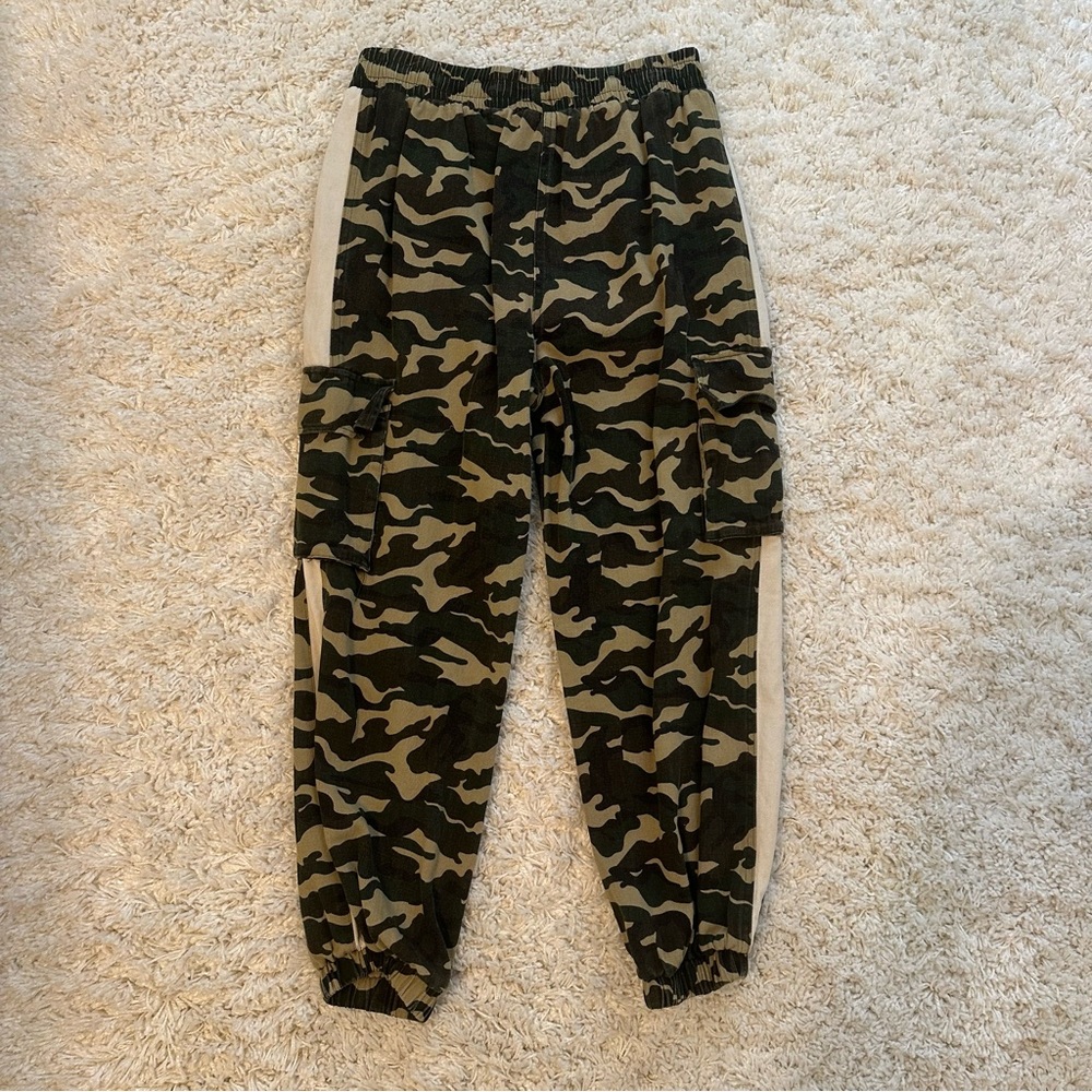 Camo Cargo Pants (Jogger) - Picture 2 of 3